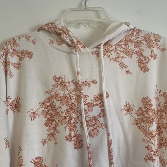 Olivia and Vivian cropped hoodie - Picture 3 of 12